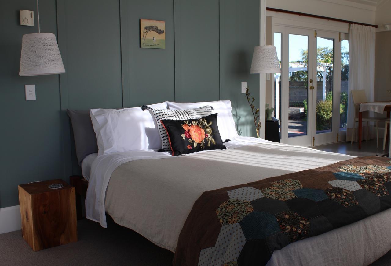 Browns Boutique Bed And Breakfast Whanganui Exteriör bild