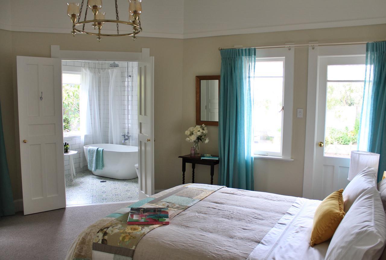 Browns Boutique Bed And Breakfast Whanganui Exteriör bild