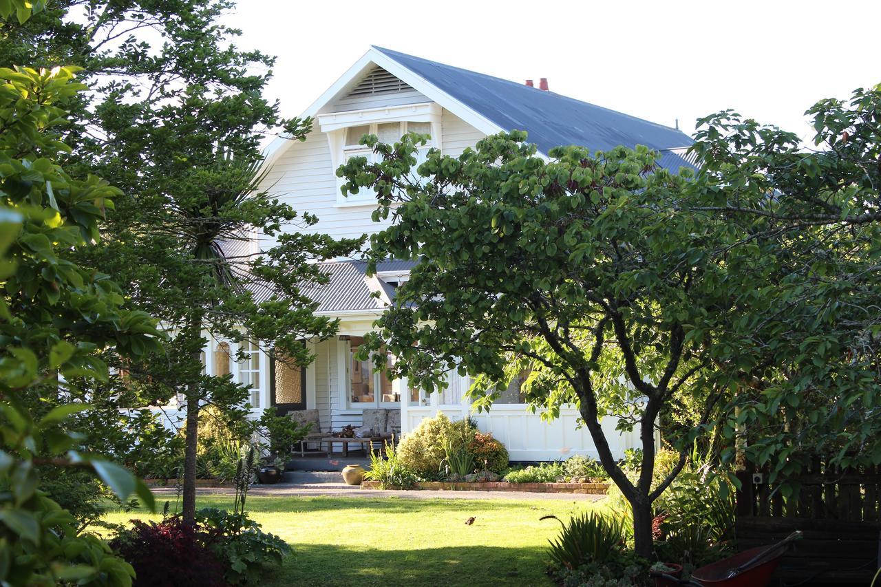 Browns Boutique Bed And Breakfast Whanganui Exteriör bild