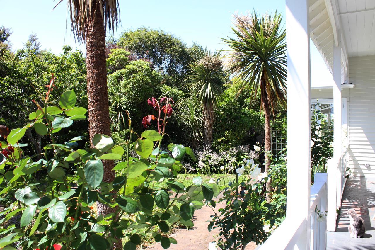 Browns Boutique Bed And Breakfast Whanganui Exteriör bild