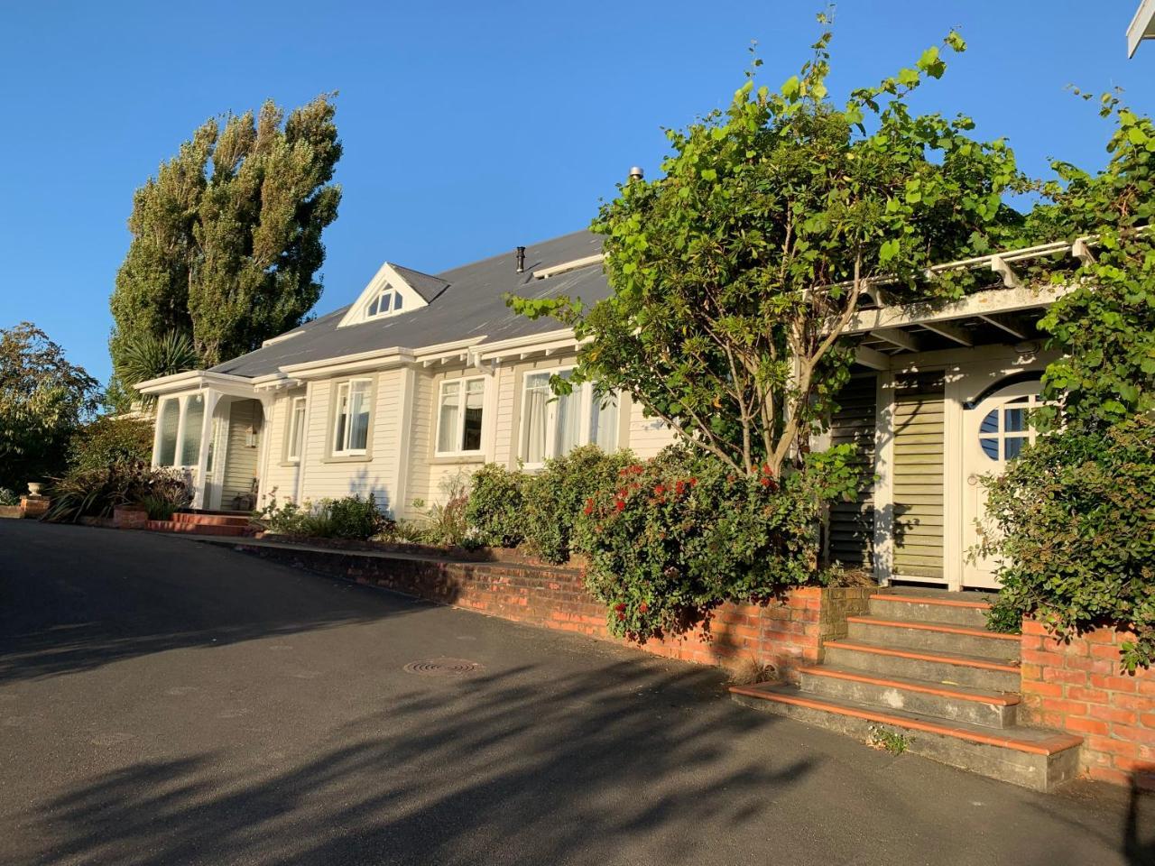 Browns Boutique Bed And Breakfast Whanganui Exteriör bild
